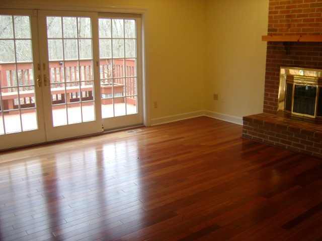 Livingroom with Wooden Floor - Before