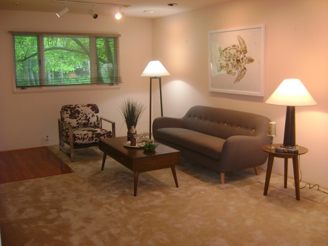 Pink Livingroom with Classy Furniture